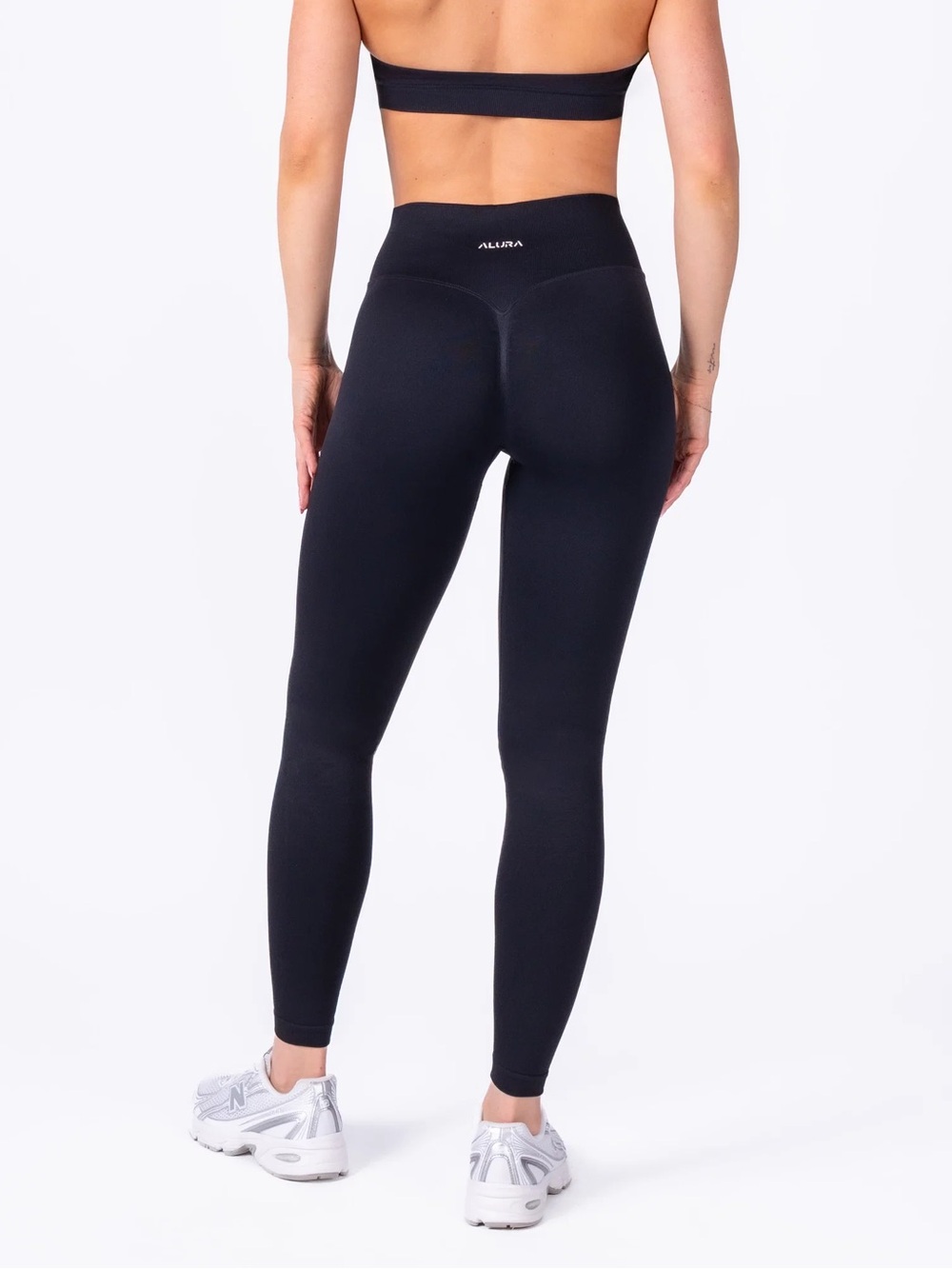 Alura Captivate Leggings, size M
ONYX BLACK
